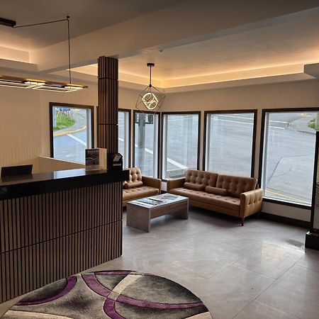 Marine Inn Пауэлл-Ривер Экстерьер фото
