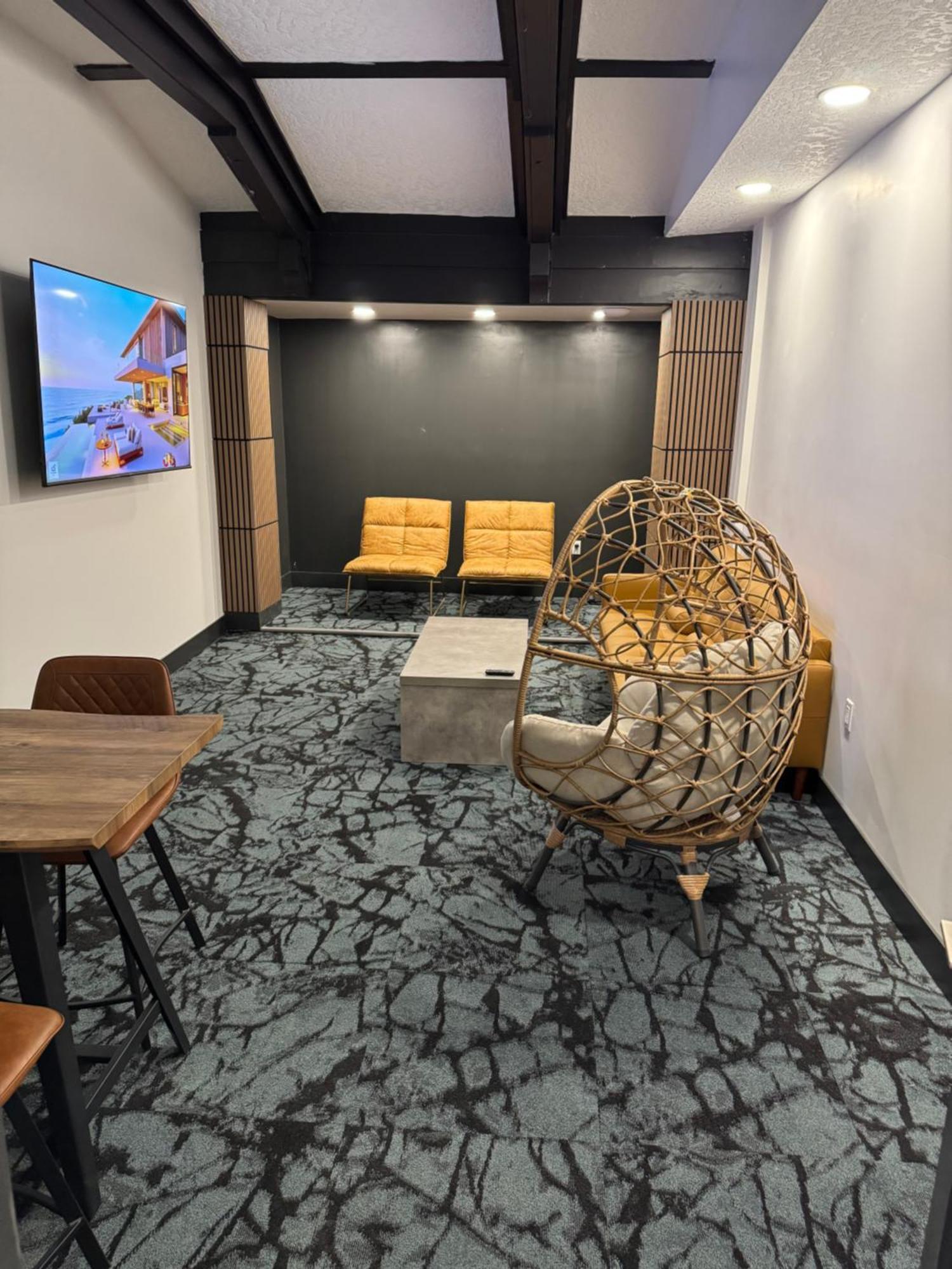 Marine Inn Пауэлл-Ривер Экстерьер фото